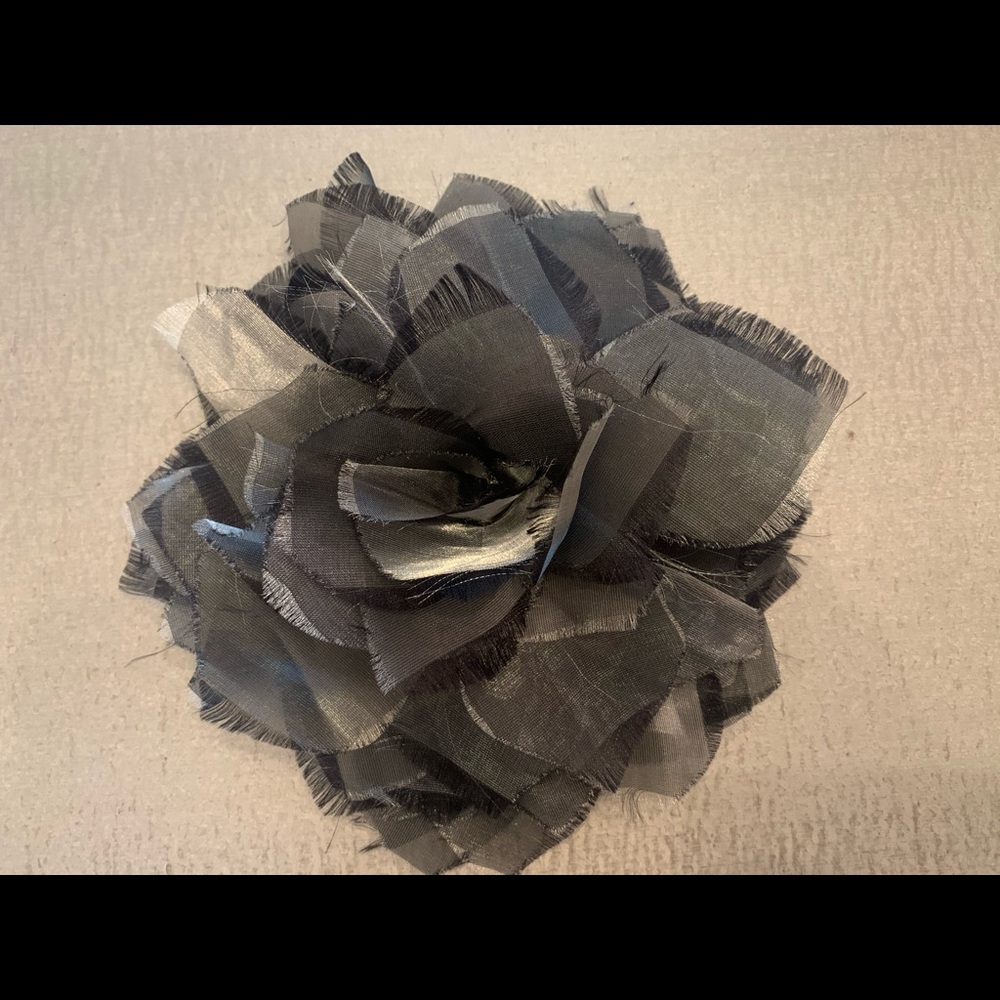 Beautiful flower pin/clip